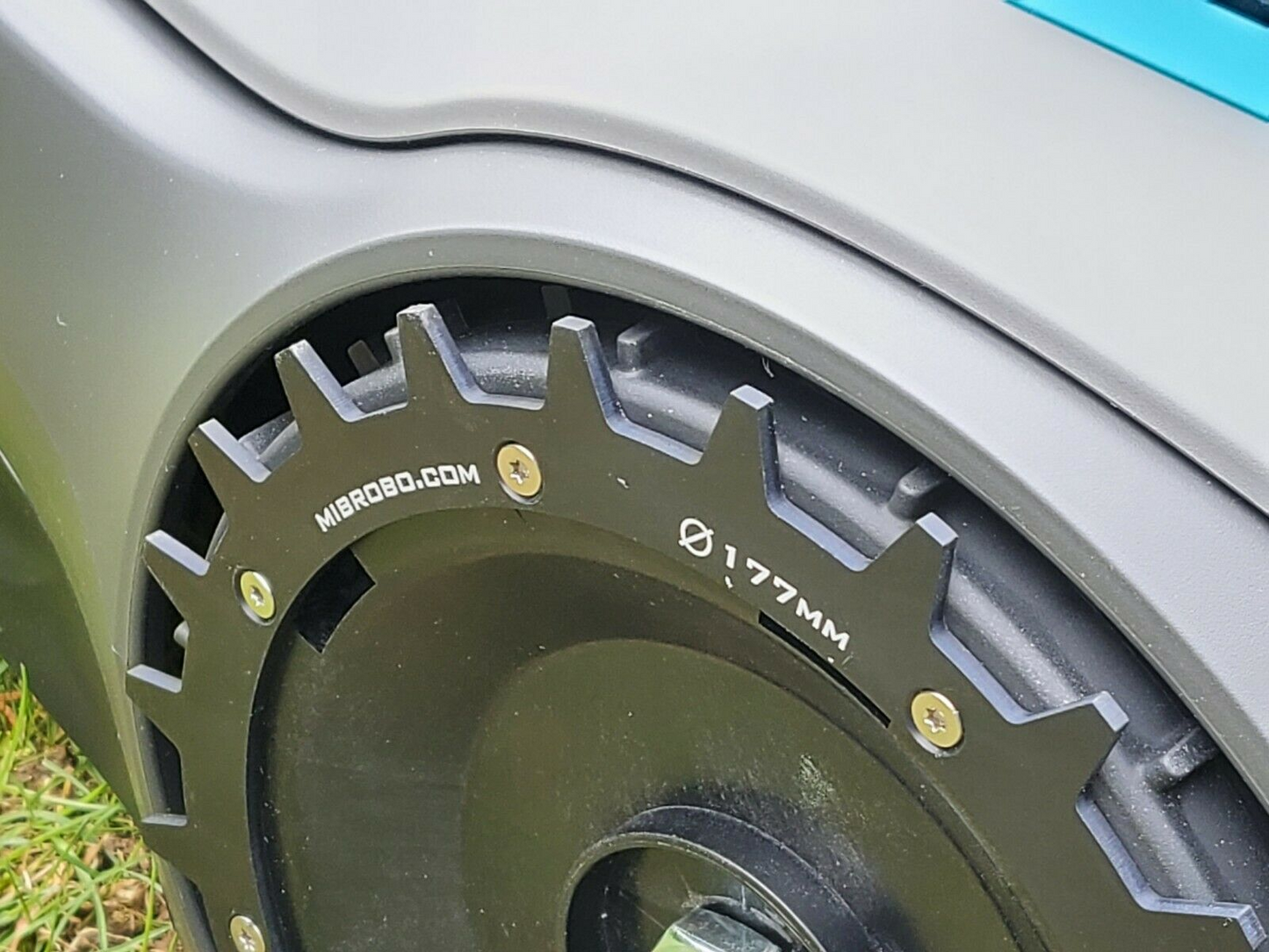 Gardena Minimo - 177 MIBROBO Blackline Spikes