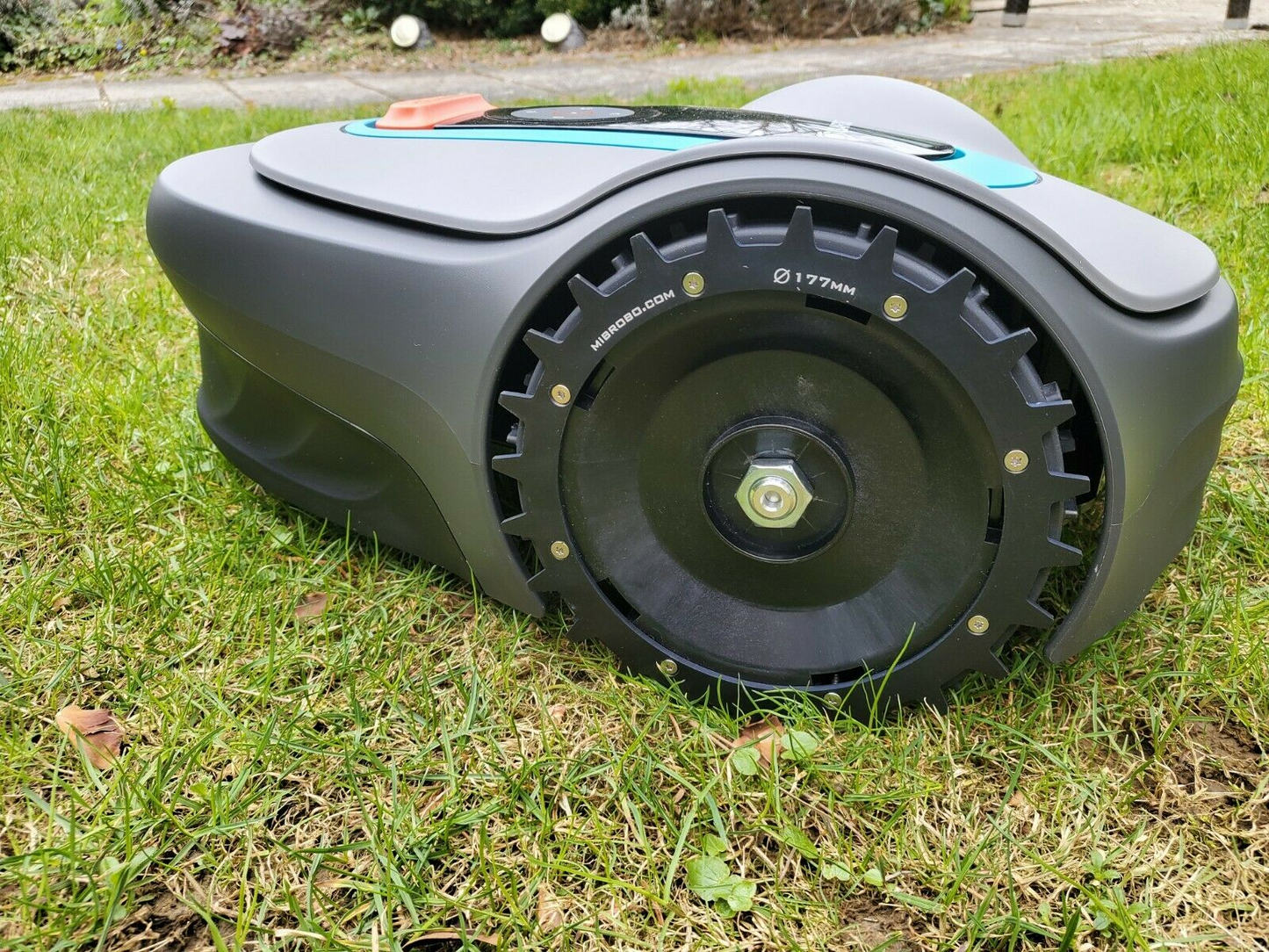 Gardena Minimo - 177 MIBROBO Blackline Spikes